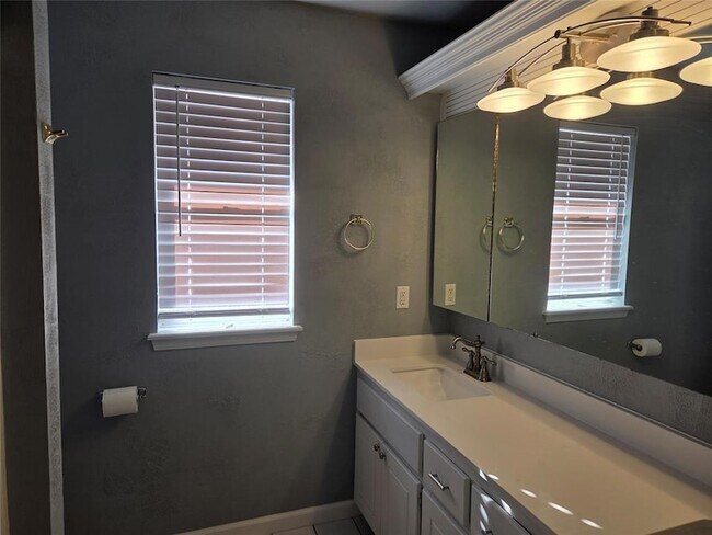 Building Photo - 9401 Buttonfield Ave