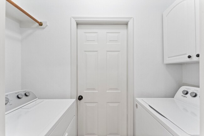 Building Photo - 31 W Greenhill Terrace Pl