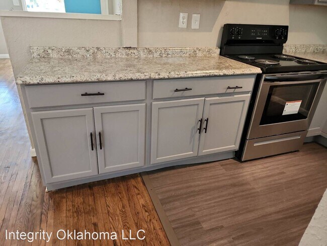 Building Photo - 2 br, 1 bath House - 900 N. Redbud Dr.