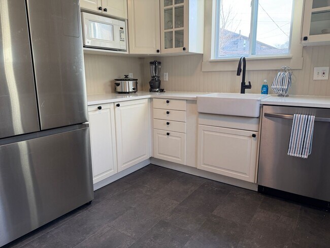 Building Photo - Fully Furnished Sloan's Lake 2 bedroom home