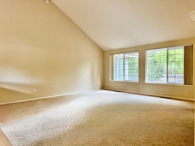 Building Photo - Spacious 3 Bed + Office | 3 Bath | 3-Car G...