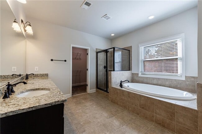 Building Photo - 11 Autumn Wood Dr