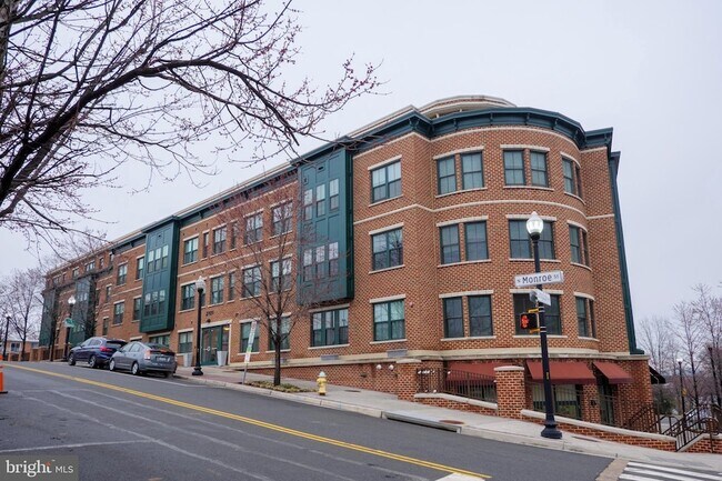 Building Photo - 2101 N Monroe St
