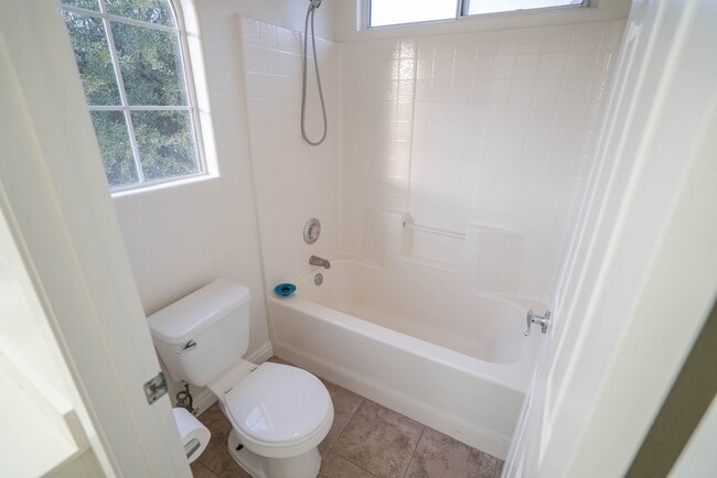 Building Photo - Stevenson Ranch 3 Bedroom Home for Rent!