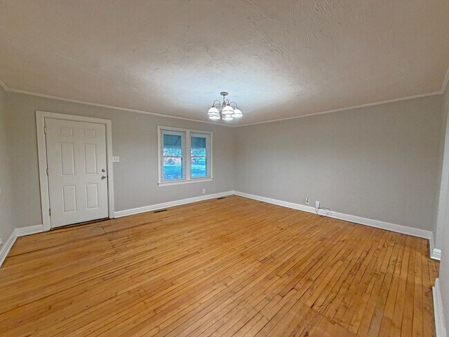 Building Photo - 920 N Pickwick Ave