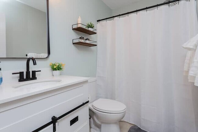 Building Photo - 309 Redan Dr