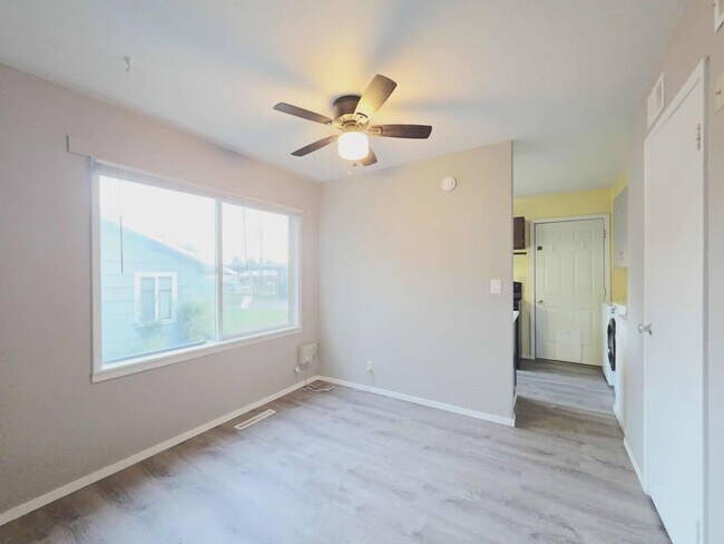 Building Photo - 1261/1263 Montana St.