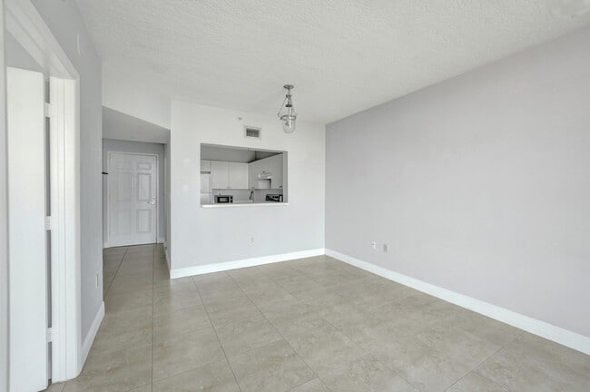 Building Photo - 3020 NE 32nd Ave