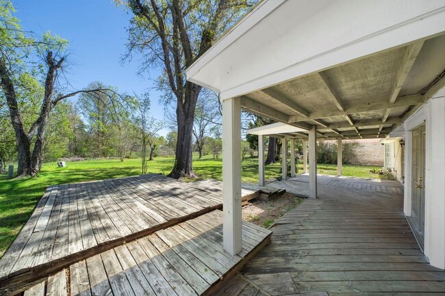 Building Photo - 7710 Antoine Dr