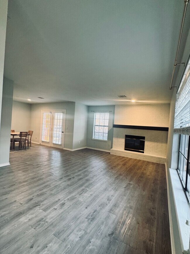 Building Photo - Beautifully Updated 2BR/2BA Condo in Gated Community – Modern Finishes & Pool Access