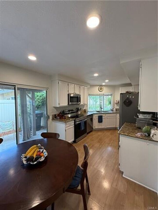 Building Photo - Charming single-story home