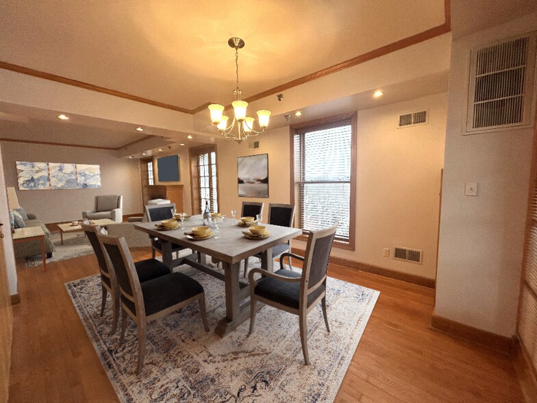 Building Photo - 6111 Fifth Ave