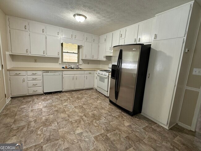 Building Photo - 2691 Falcon Ridge Dr SW