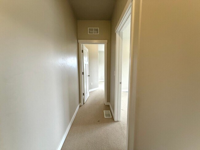 Building Photo - AVAILABLE JULY 1ST | 3 BED | 2.5 BATH | $2,295/MO