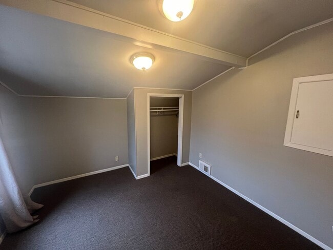 Building Photo - 103 7th Ave NW