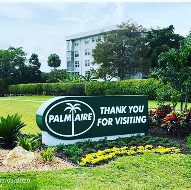 Building Photo - 2701 S Palm Aire Dr
