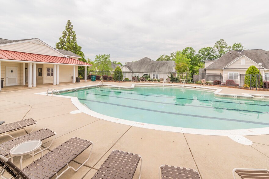 community pool - 15403 Barossa Valley St