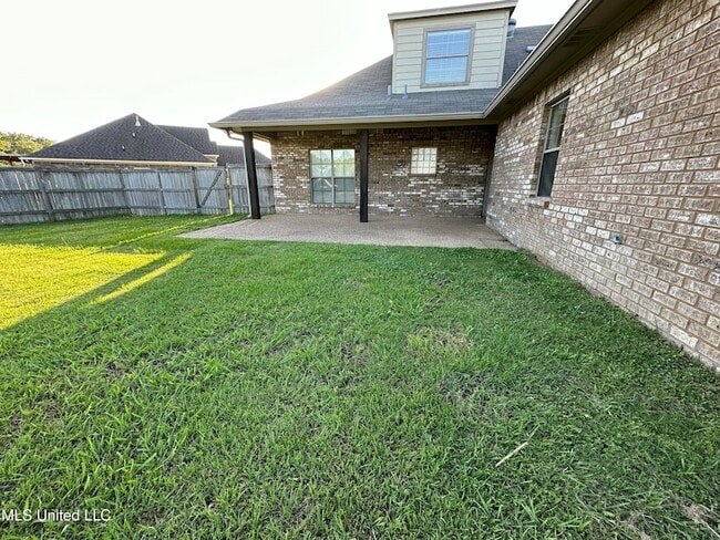 Building Photo - 151 Mason Way