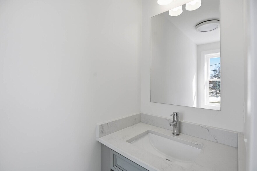 Building Photo - 23 Blake St