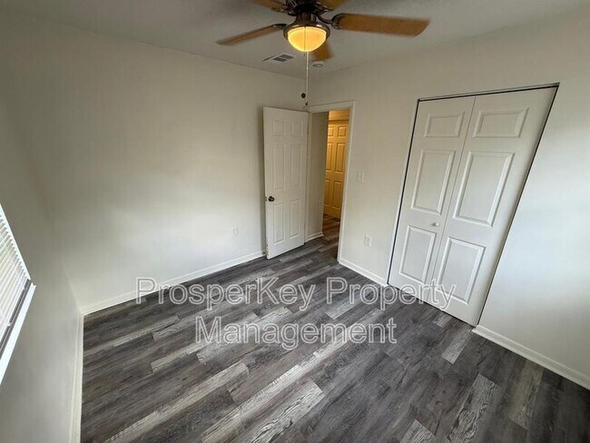 Building Photo - 4009 Ester Dr SW