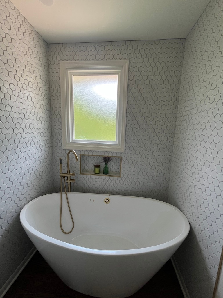 Tub and shower in new bath. - 623 Dunston Dr