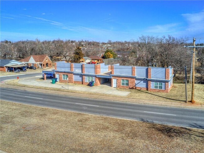 Building Photo - Coming soon! Welcome to this spacious 2 bed 2 bath duplex located in the heart of Oklahoma City, OK!