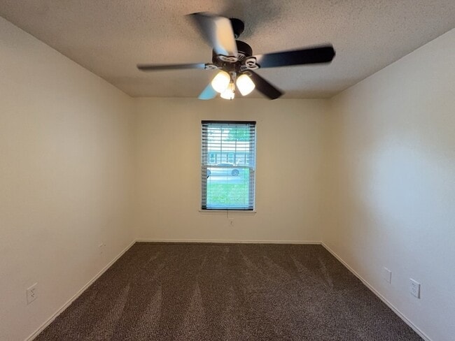 Building Photo - 6415 Elm Springs Dr