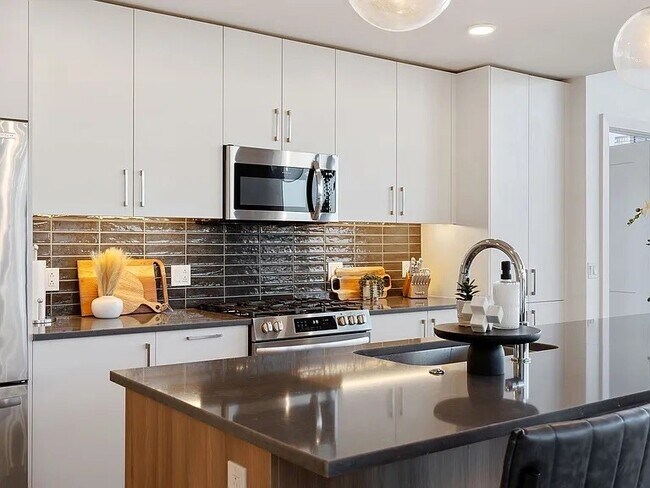 Building Photo - 1212 Demonbreun St