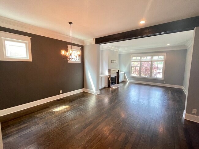 Building Photo - Green Hills/Lipscomb area home built in 20...