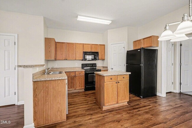 Building Photo - 221 Payton Dr