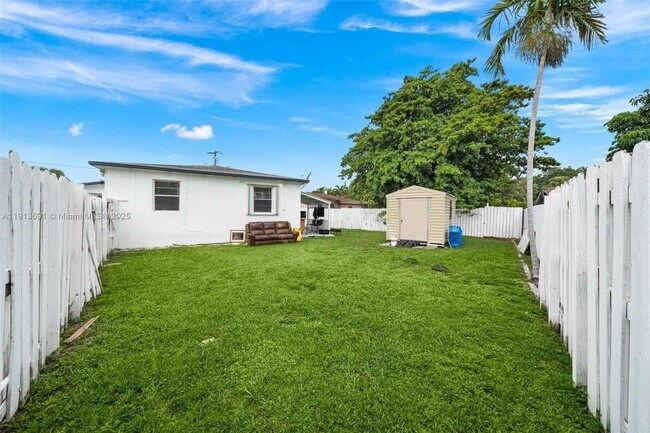 Building Photo - 600 SW 10th St