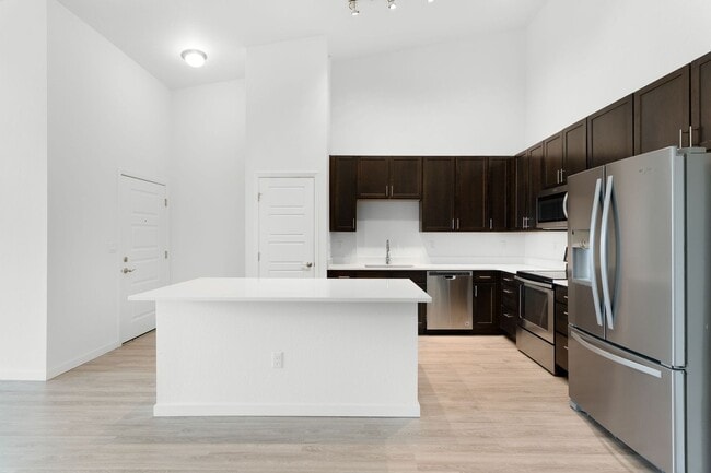 Building Photo - 2BR Condo w/ Fireplace, In-Unit Laundry & A/C in Parker