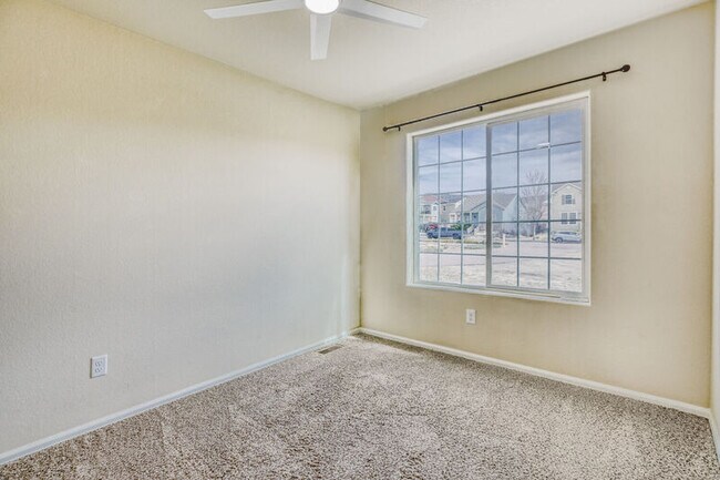 Building Photo - 1829 Final View Aly