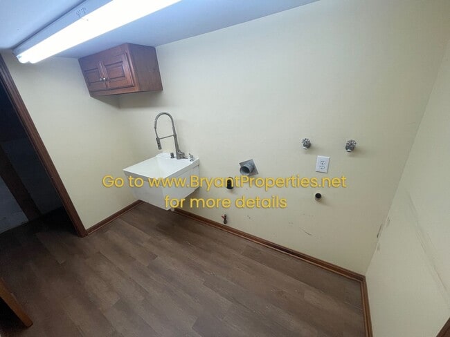 Building Photo - 1250 Dalemere Dr