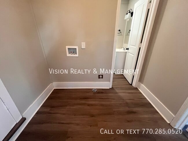 Building Photo - 107 Merrill St