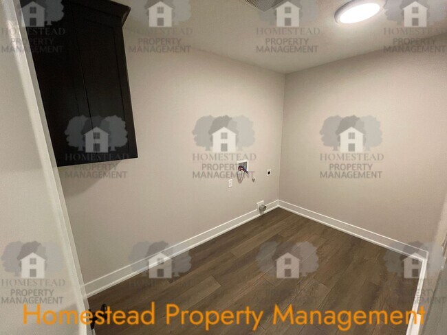 Building Photo - 644