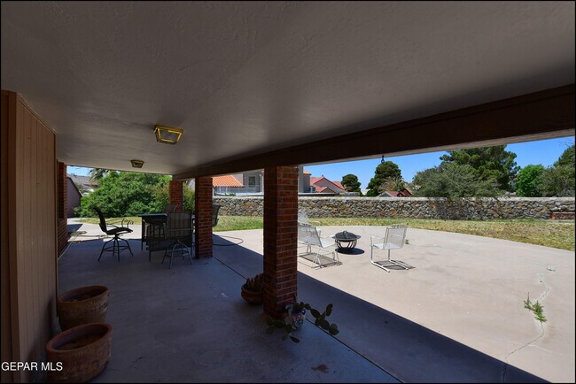 Building Photo - 6451 Loma De Cristo Dr