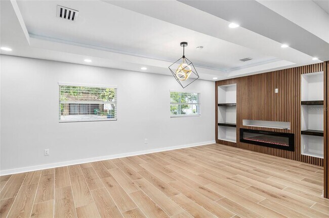 Building Photo - 2306 S San Jose Cir