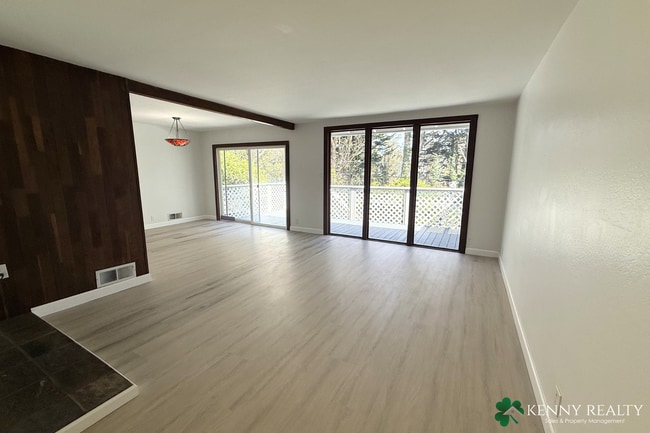 Building Photo - Spacious Remodeled 3 BD/2 BA Home, 2 Bonus Rooms & Large Backyard