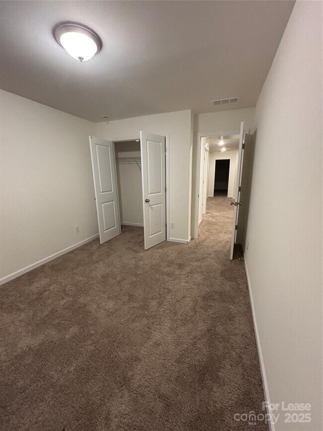 Building Photo - 6043 Rizer Dr
