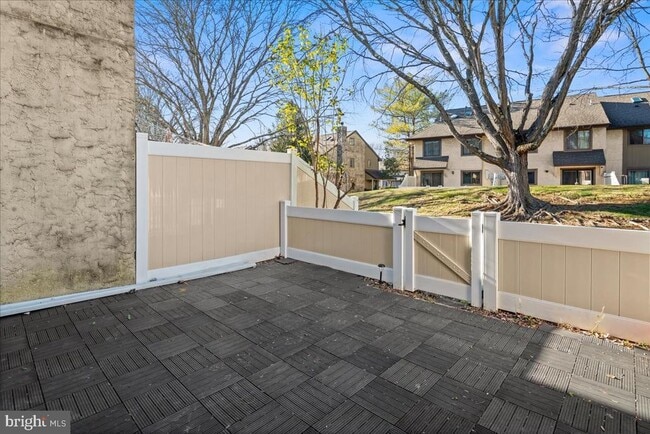 Building Photo - 60 Hampshire Dr