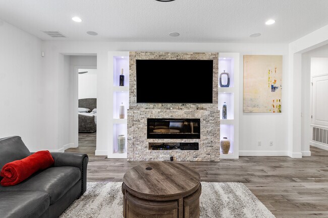 Building Photo - 7531 Mandarin Grv Wy