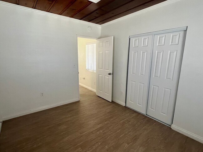 Building Photo - 6551 La Luna Ave