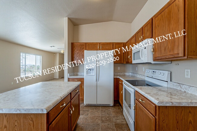 Building Photo - 5891 E Farmridge Dr