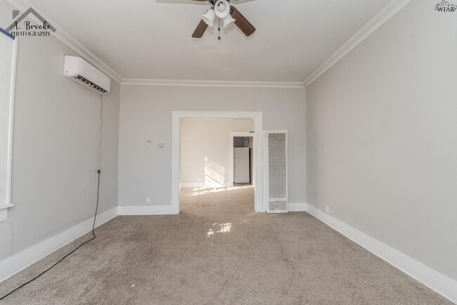 Building Photo - 603 E 4th St