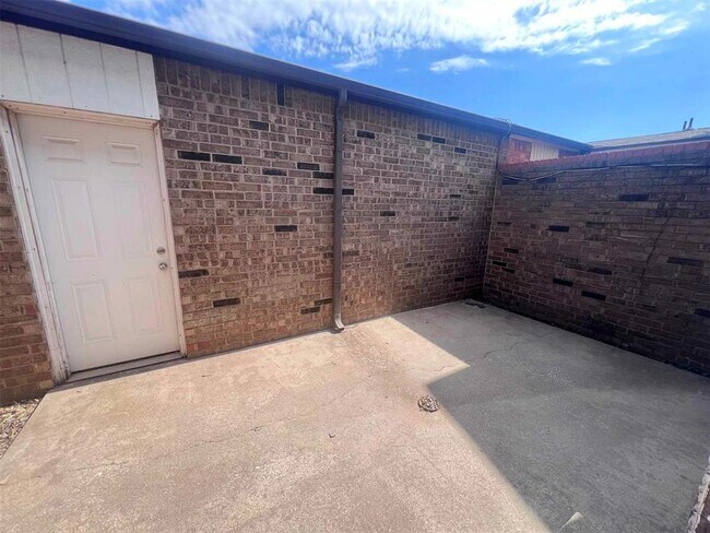 Building Photo - 2105 NW 118th Terrace