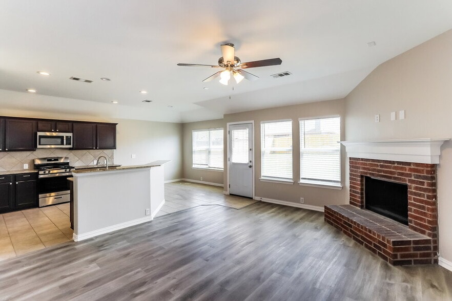 Building Photo - 1813 Sparrow Ln