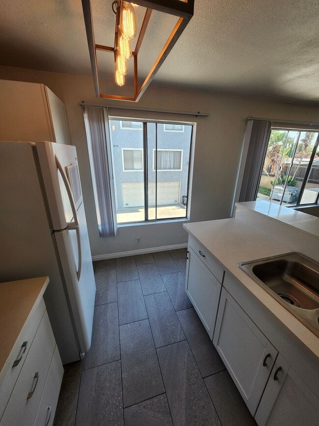 Building Photo - 3-Story Condo in West Covina