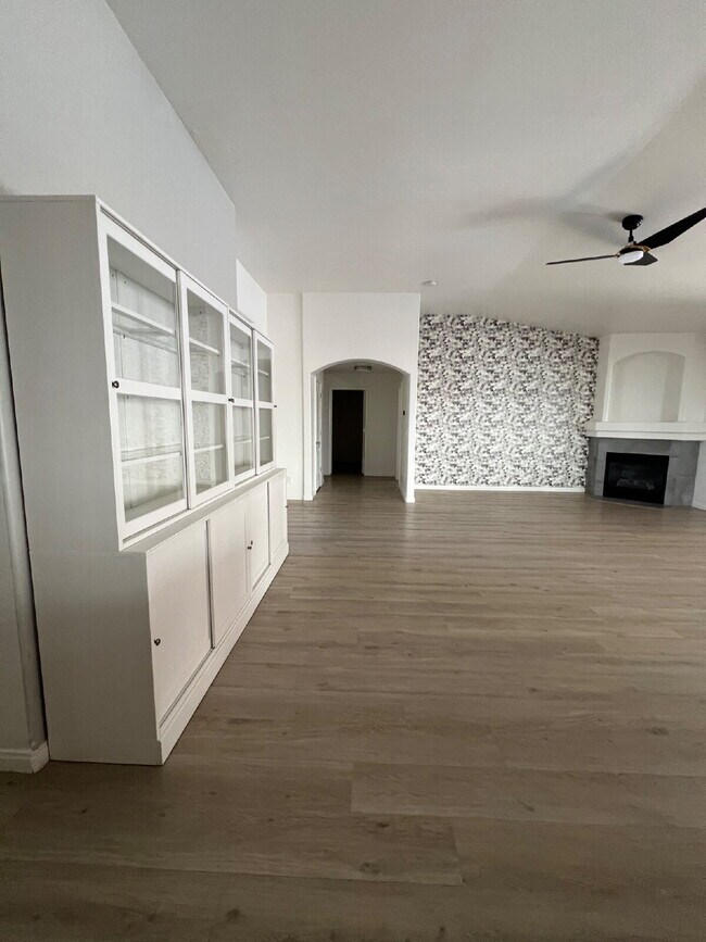 Building Photo - "Spacious 5-Bedroom Oasis with 3 Full Baths in Beautiful St. George – 2,998 Sq. Ft. of Comfort!"