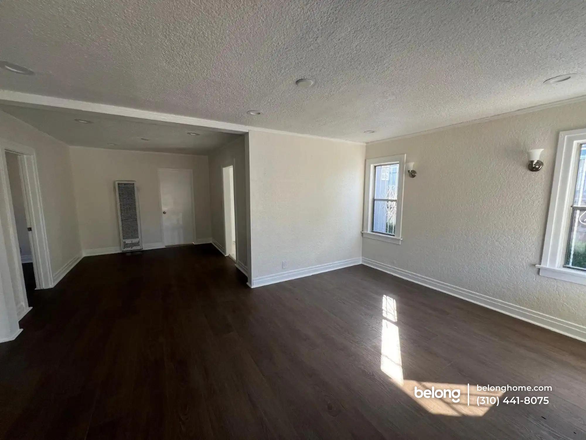 Building Photo - 1110 W 92nd St